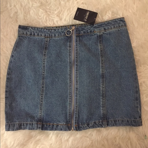 Forever21 mini denim skirt. Size 27 NWT - Picture 5 of 6